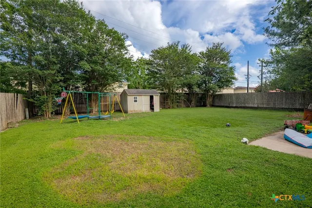 $210,000 | 203 Yorkshire Lane, Victoria, TX 77904