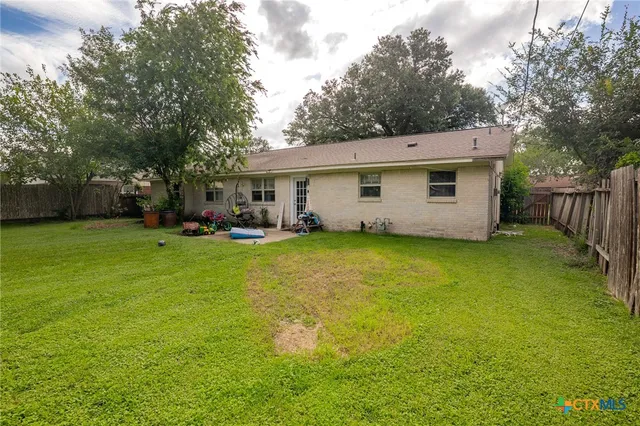 $210,000 | 203 Yorkshire Lane, Victoria, TX 77904