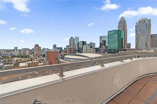 $249,900 | 505 East 6th Street, Unit 916, Charlotte, NC 28202