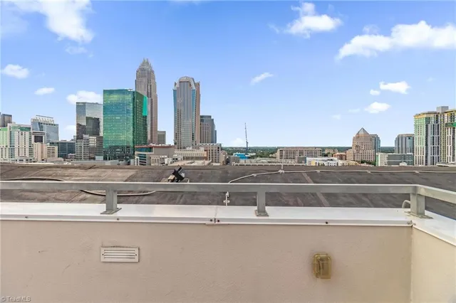 $249,900 | 505 East 6th Street, Unit 916, Charlotte, NC 28202