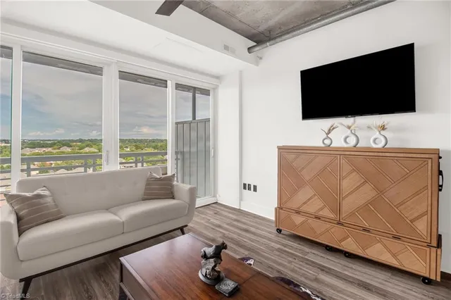 $249,900 | 505 East 6th Street, Unit 916, Charlotte, NC 28202