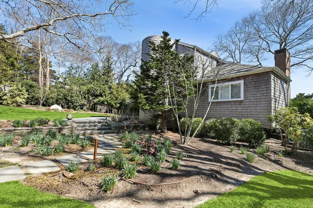 a view of a house with a yard and plants