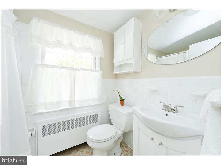 724 Hamilton Road Bryn Mawr, PA 19010 - Photo 17 of 24 Bathroom