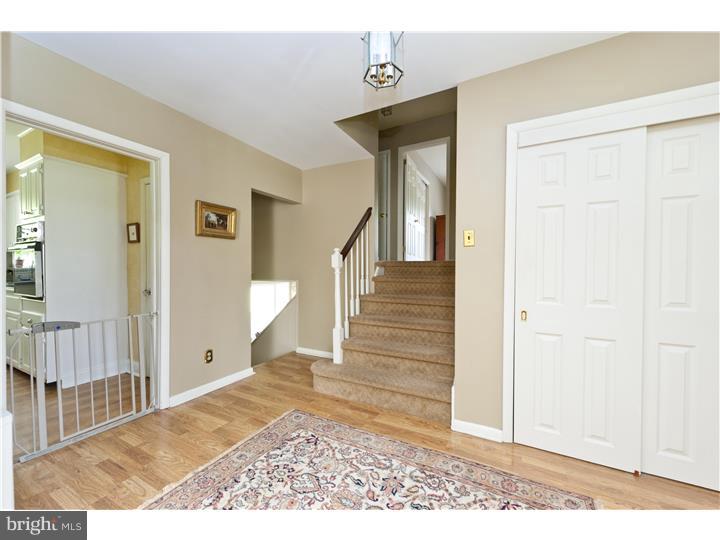 724 Hamilton Road Bryn Mawr, PA 19010 - Photo 3 of 24 Foyer