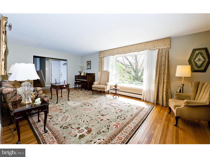 724 Hamilton Road Bryn Mawr, PA 19010 - Photo 5 of 24 Living Room