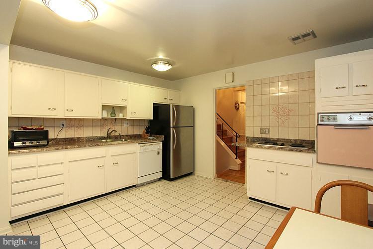 6316 Rockhurst Road Bethesda, MD 20817 - Photo 15 of 24 Kitchen