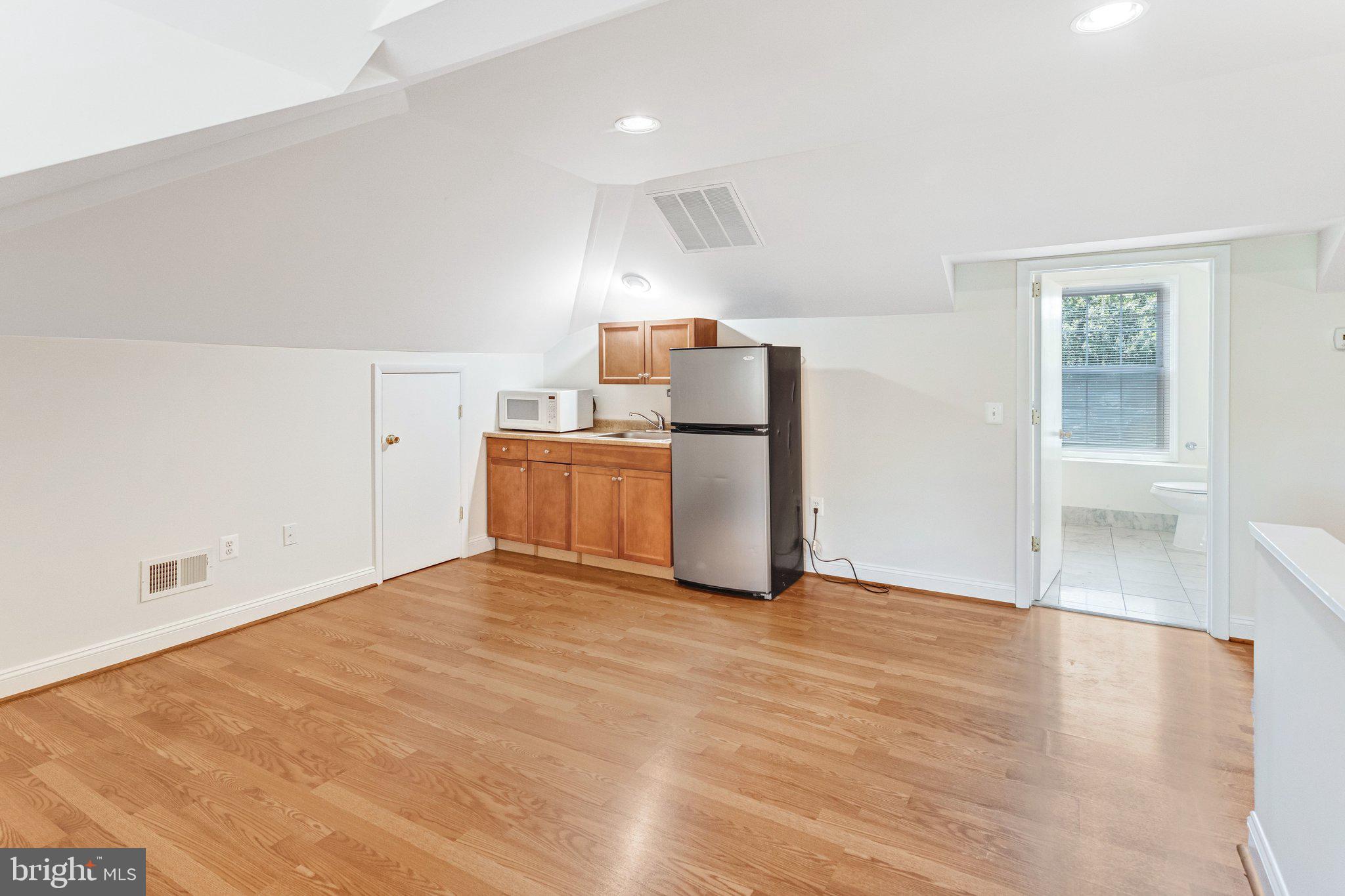 8753 Signal Hill Road, Unit 3 Manassas, VA 20110 - Photo 23 of 29