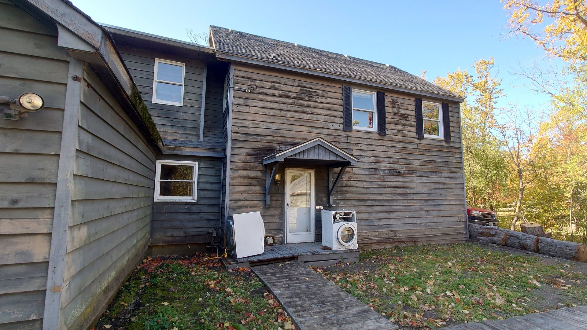 1915 Riverwoods Road Lincolnshire, IL 60069 - Photo 21 of 59 a front view of a house with garden