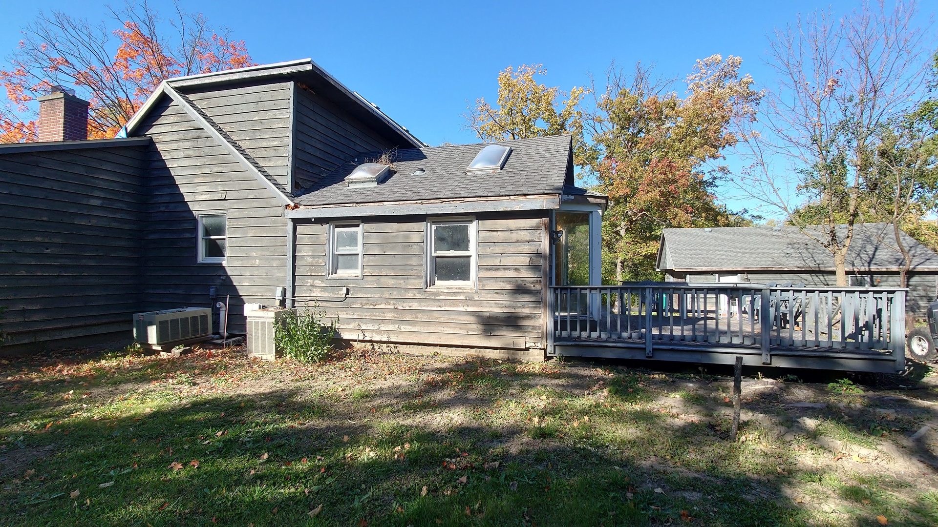 1915 Riverwoods Road Lincolnshire, IL 60069 - Photo 22 of 59 a front view of a house with a yard