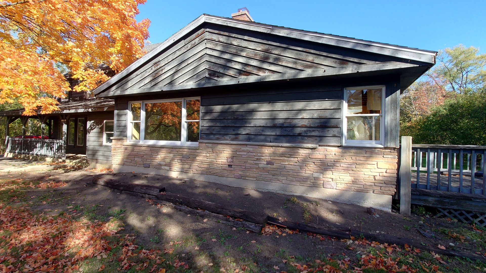 1915 Riverwoods Road Lincolnshire, IL 60069 - Photo 25 of 59 a front view of a house with garden