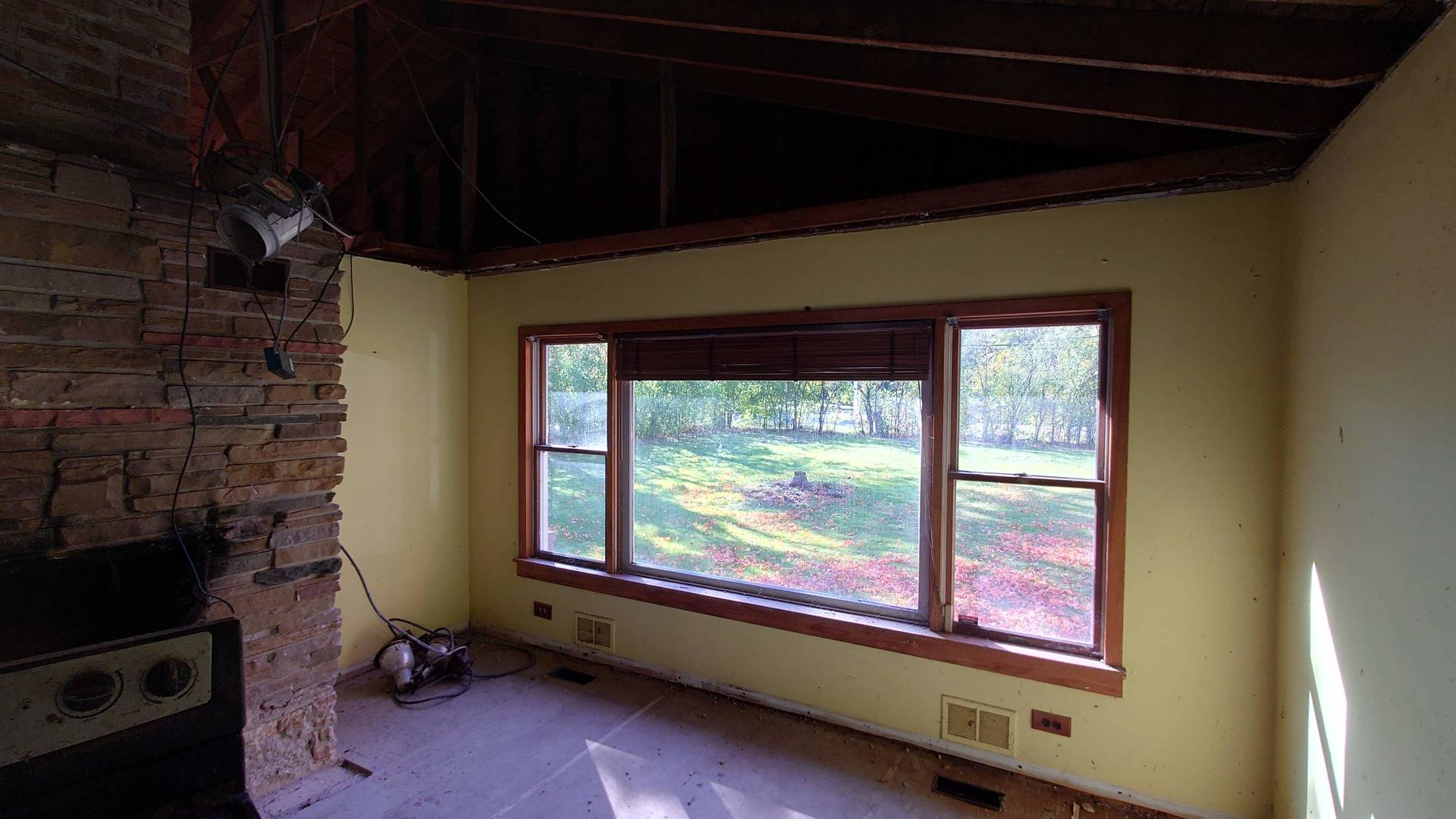 1915 Riverwoods Road Lincolnshire, IL 60069 - Photo 38 of 59 a room with furniture and a window