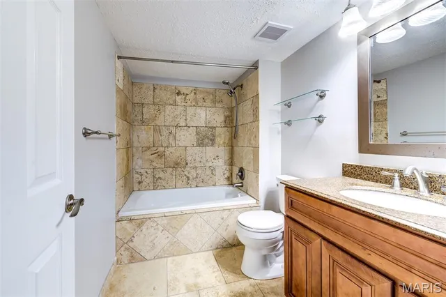 $209,900 | 13819 Amiot Drive, Unit D, Maryland Heights, MO 63146