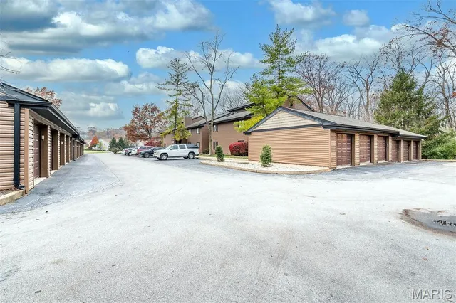 $209,900 | 13819 Amiot Drive, Unit D, Maryland Heights, MO 63146