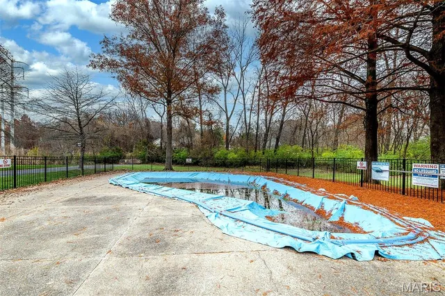 $209,900 | 13819 Amiot Drive, Unit D, Maryland Heights, MO 63146