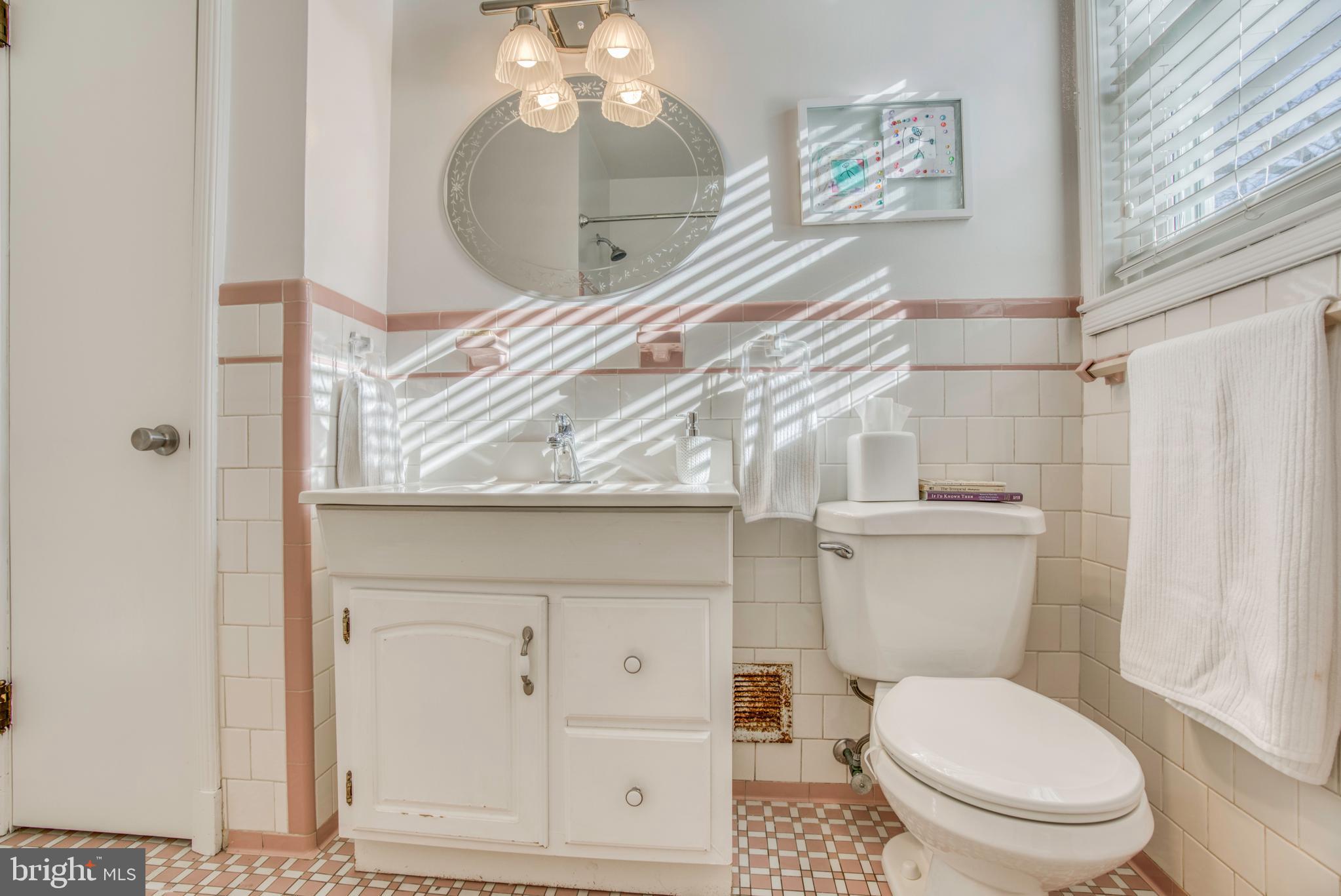 1305 Glendale Road Baltimore, MD 21239 - Photo 20 of 49 a bathroom with a toilet a sink and mirror