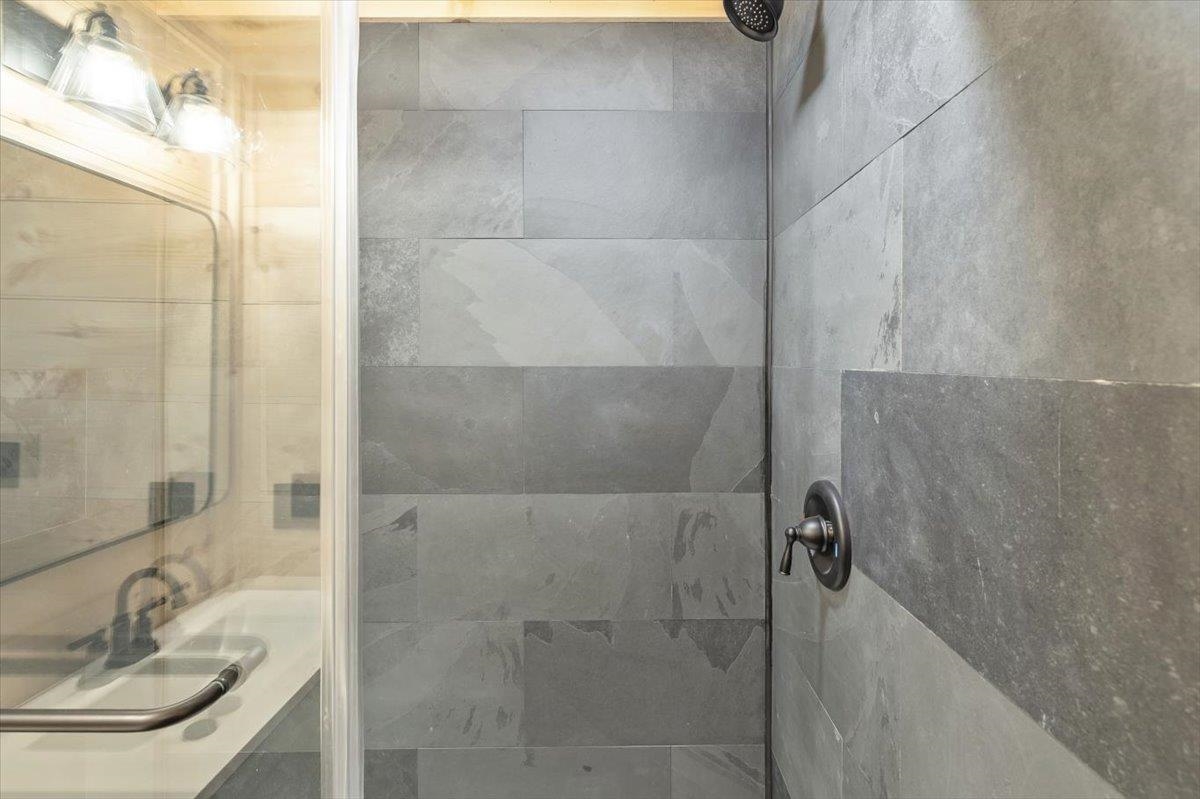 334 Cochran Road Morristown, VT 05661 - Photo 14 of 54