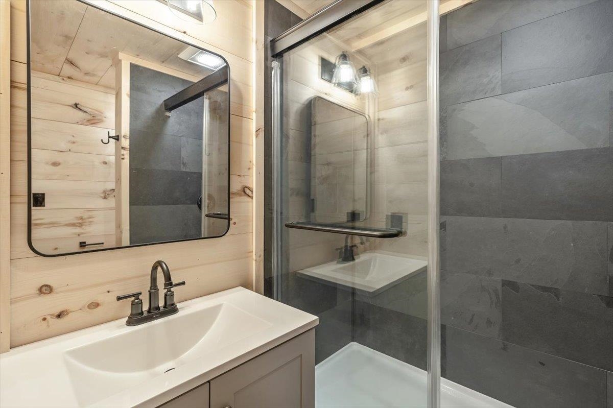 334 Cochran Road Morristown, VT 05661 - Photo 15 of 54