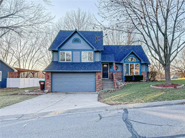 $325,500 | 1645 East Timber Ridge Drive, Sedalia, MO 65301