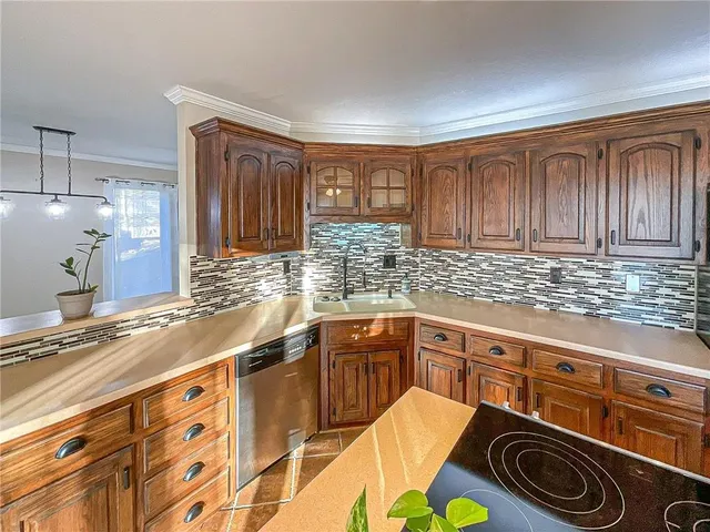 $325,500 | 1645 East Timber Ridge Drive, Sedalia, MO 65301