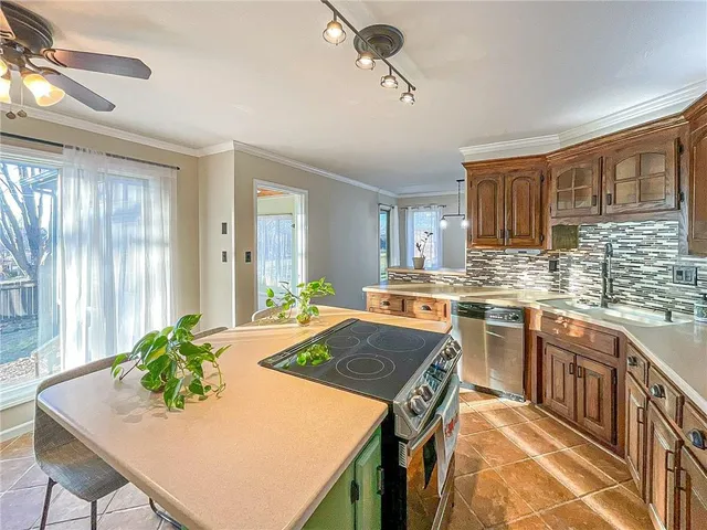 $325,500 | 1645 East Timber Ridge Drive, Sedalia, MO 65301