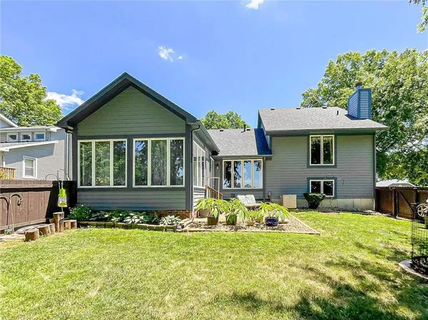 $319,000 | 1645 East Timber Ridge Drive, Sedalia, MO 65301