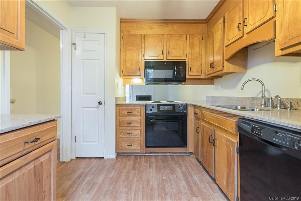 1517 South Point Road Belmont, NC 28012 - Photo 2 of 32 Gallery Image 2