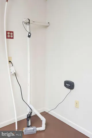 a view of entryway with a front door