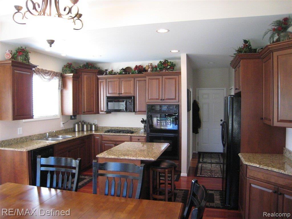 6572 Chatham Circle Rochester, MI 48306 - Photo 8 of 15 Chatham Circle 033.JPG