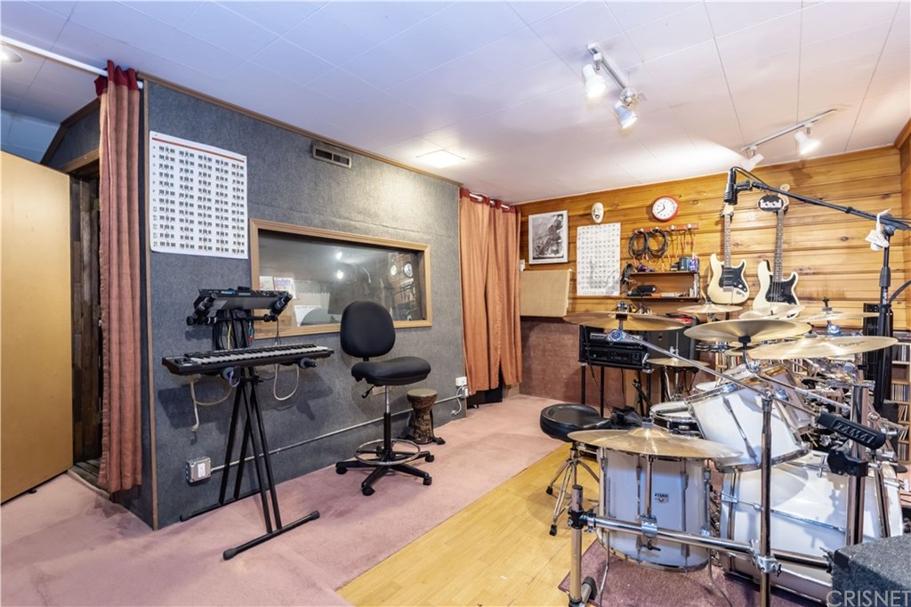 6660 Amigo Avenue Reseda, CA 91335 - Photo 16 of 39