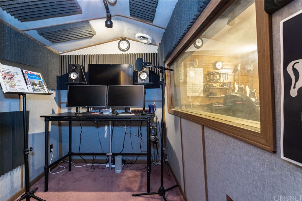 6660 Amigo Avenue Reseda, CA 91335 - Photo 18 of 39