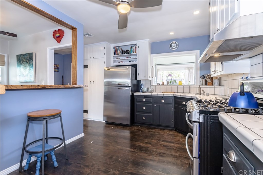 6660 Amigo Avenue Reseda, CA 91335 - Photo 7 of 39