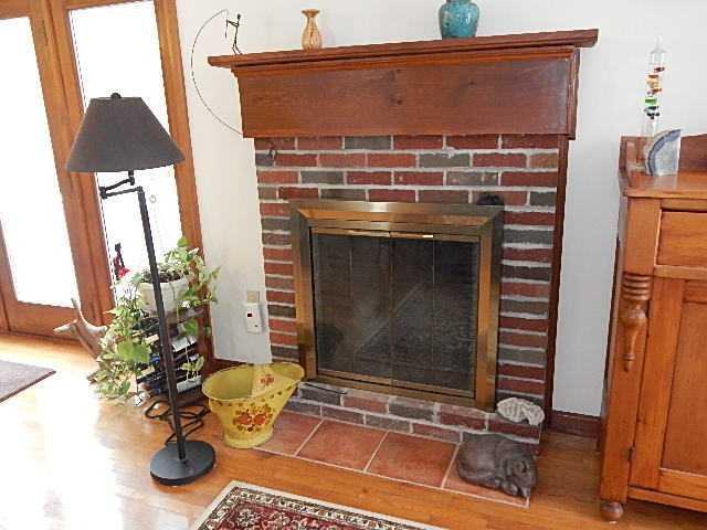 1370 River Road Orrington, ME 04474 - Photo 18 of 33 Living Room.