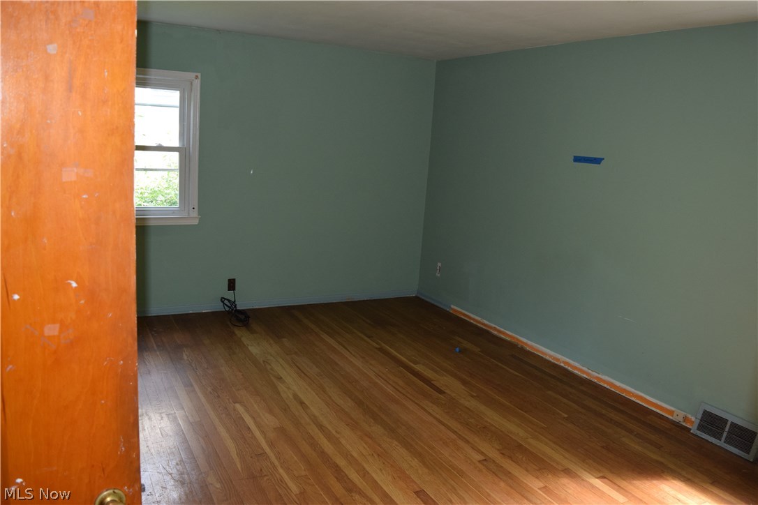 1024 Hereford Road Cleveland, OH 44112 - Photo 10 of 14