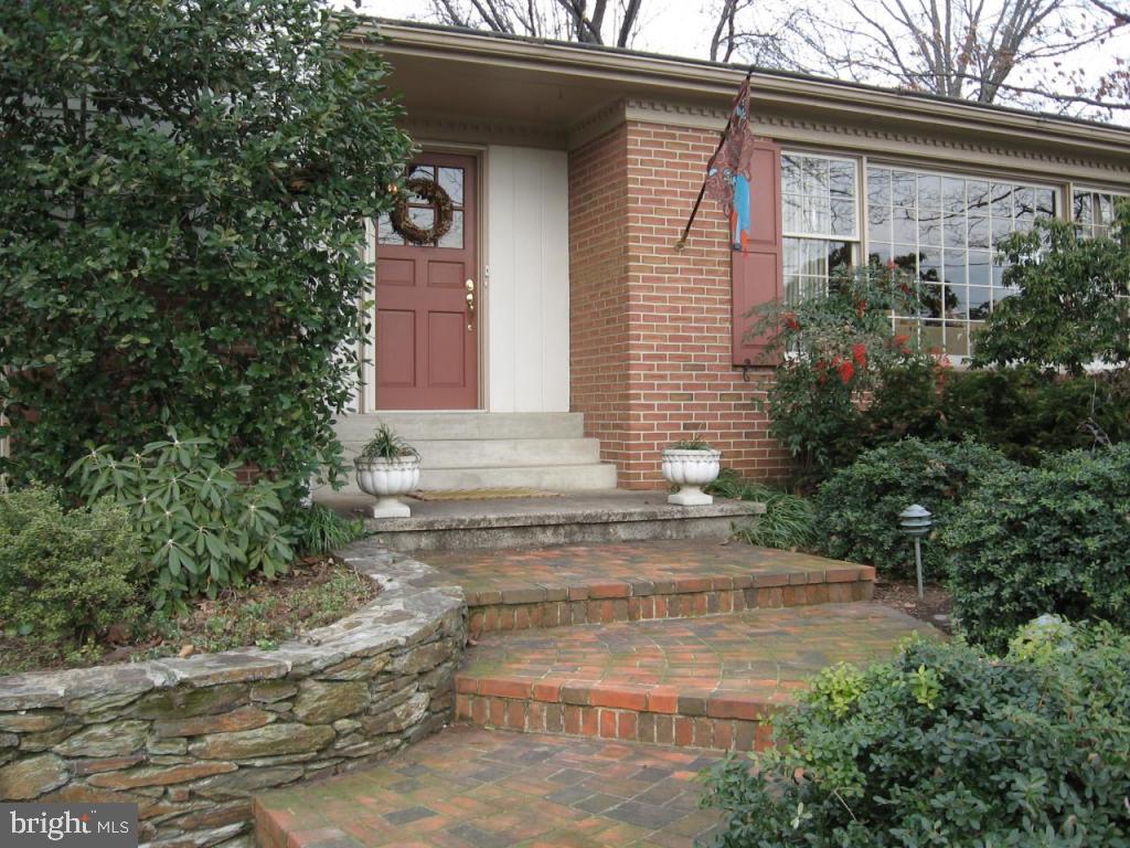 2395 Spring Valley Road Lancaster, PA 17601 - Photo 4 of 23 Gallery Image 4