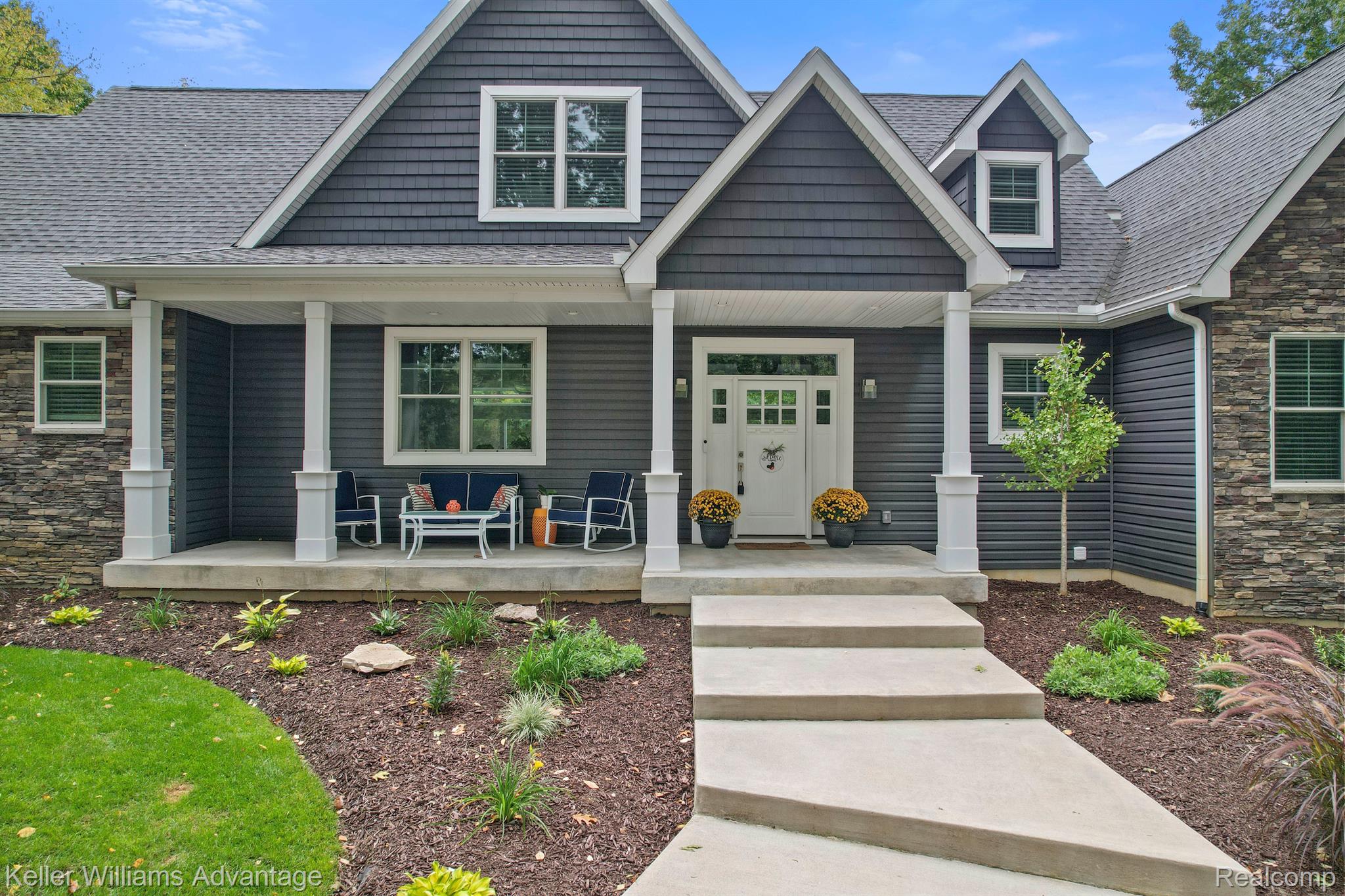 1013 East Marr Road Howell, MI 48855 - Photo 4 of 96 Craftsman Style Entrance