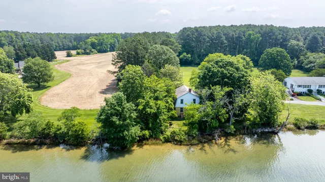 an aerial view of residential house with outdoor space and lake view