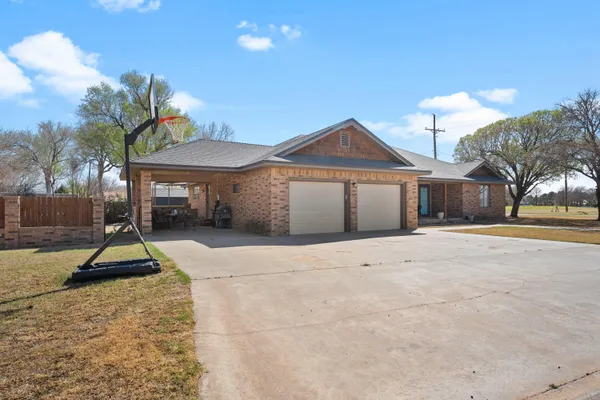$295,000 | 507 Mesa Drive, Plainview, TX 79072