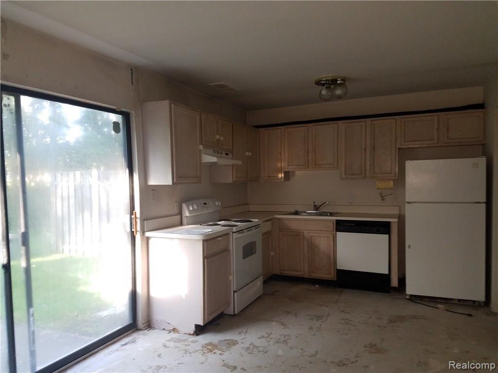 23506 Lahser Road, Unit 17 Southfield, MI 48033 - Photo 10 of 20 20170907_090954.jpg