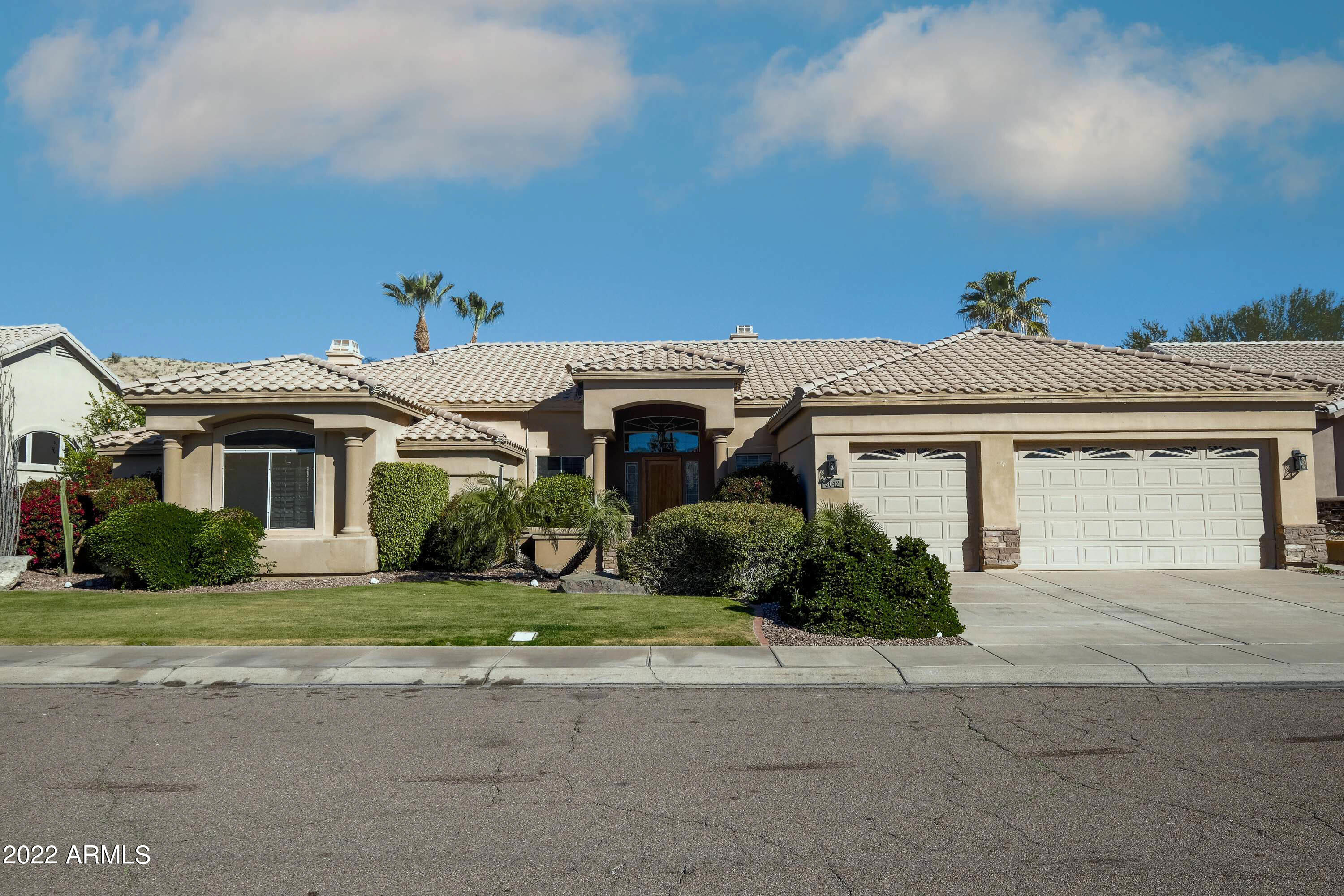 3042 East Dry Creek Road Phoenix, AZ 85048 - Photo 8 of 36 _DSF6112-HDR