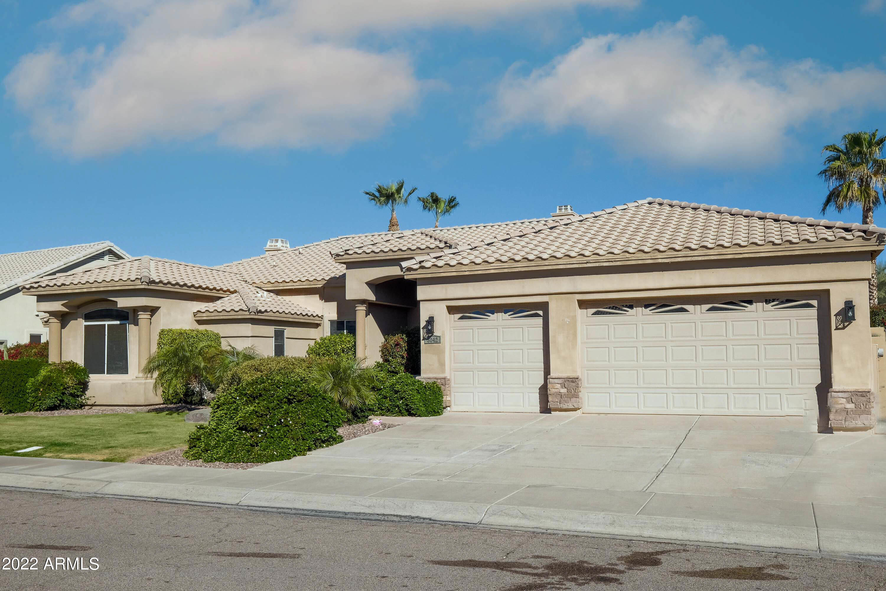 3042 East Dry Creek Road Phoenix, AZ 85048 - Photo 9 of 36 _DSF6109-HDR-Edit
