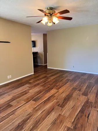 $284,900 | 219 River Drive, DeKalb, IL 60115