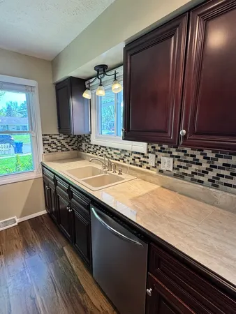 $284,900 | 219 River Drive, DeKalb, IL 60115