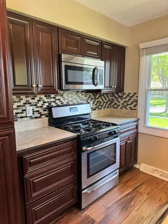 $284,900 | 219 River Drive, DeKalb, IL 60115