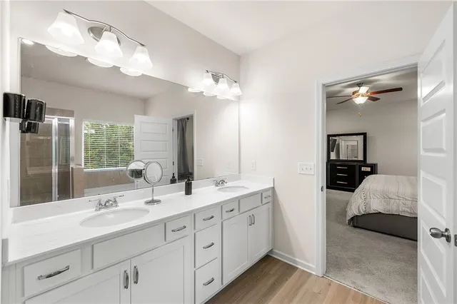 a en suite bathroom with double sink and a large mirror