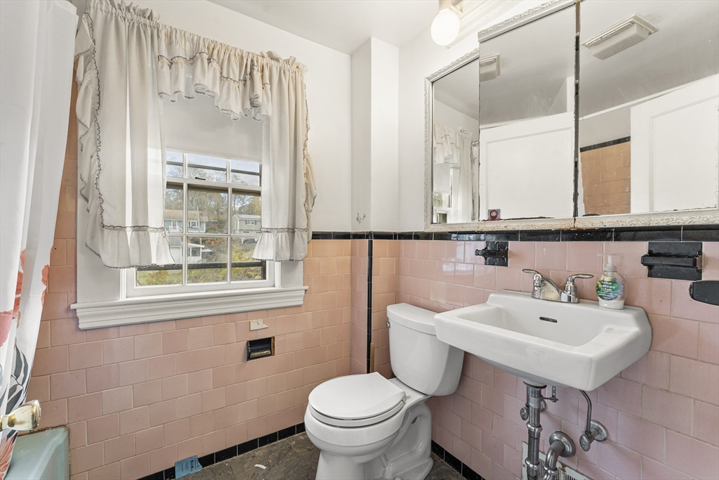 46 Sutton Street Peabody, MA 01960 - Photo 24 of 37