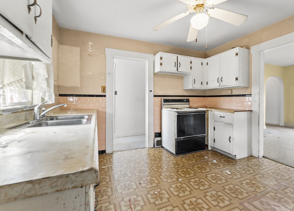 46 Sutton Street Peabody, MA 01960 - Photo 8 of 37