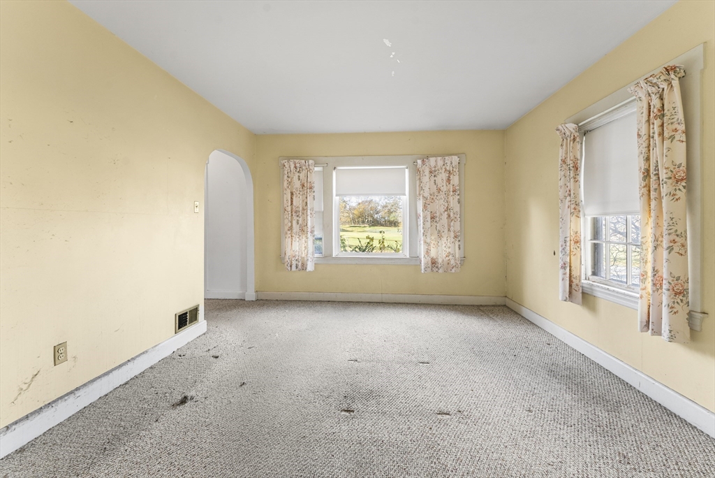 46 Sutton Street Peabody, MA 01960 - Photo 10 of 37