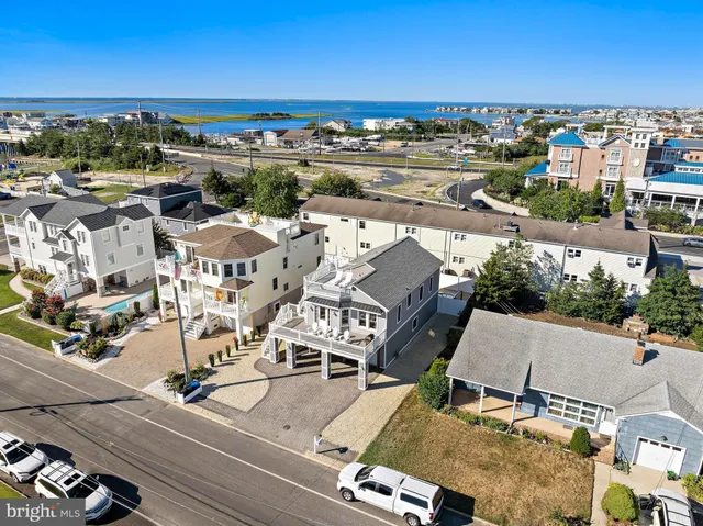 $1,776,000 | 369 West 10th Street, Ship Bottom, NJ 08008