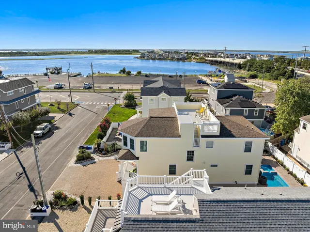 $1,776,000 | 369 West 10th Street, Ship Bottom, NJ 08008