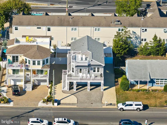 $1,776,000 | 369 West 10th Street, Ship Bottom, NJ 08008
